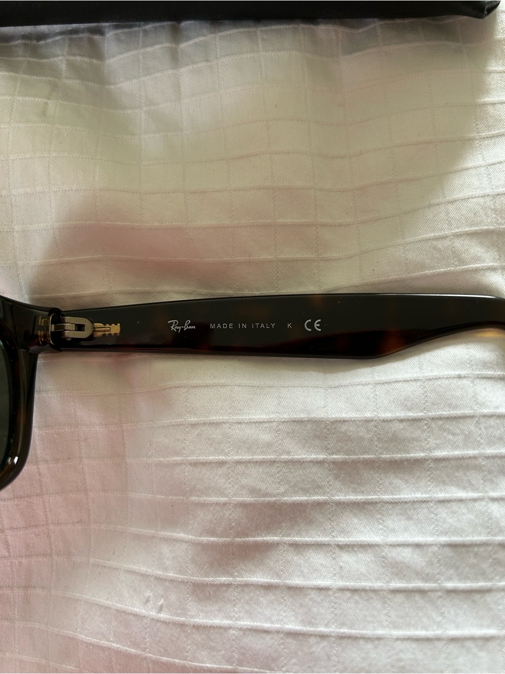 Ray-Ban sunglasses with case - Picture 3 of 5